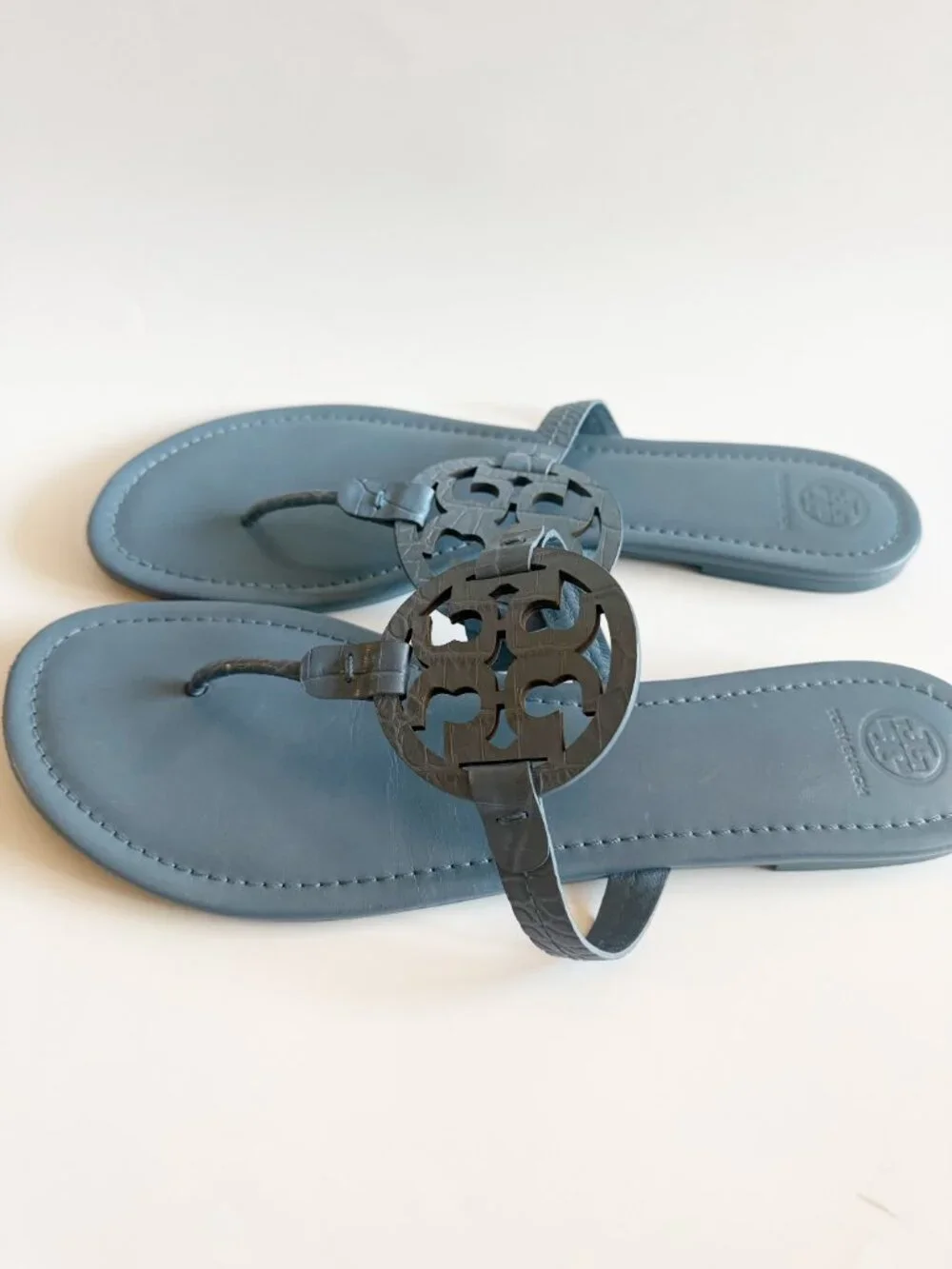 Tory Burch Miller Croc Embossed Leather Thong Sandals Blue Size 13M